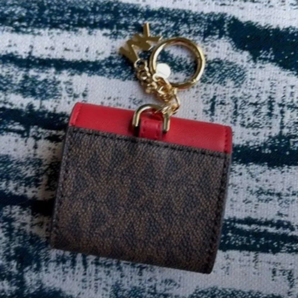 Michael Kors Jet Set Travel AirPod Case